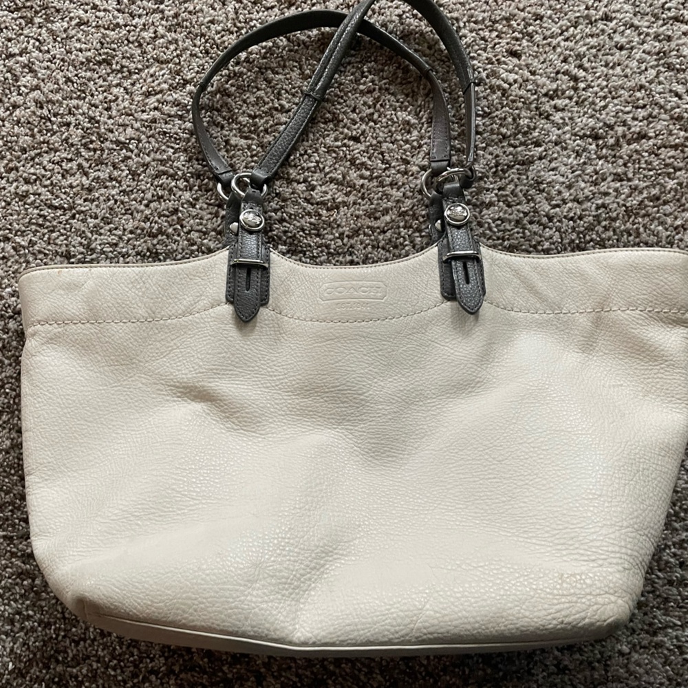 Coach In good condition has some wear from being used highlighted in the picture